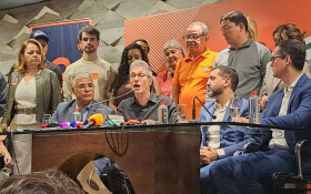 Terceira via tem metade dos votos de Fl&aacute;vio Bolsonaro