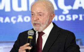 Lula diz que Lulinha responder&aacute; &agrave; Justi&ccedil;a 'como qualquer cidad&atilde;o'