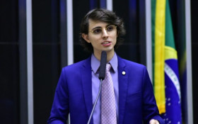 Deputado Amom Mandel protocola mais de 300 projetos em um dia e levanta suspeitas sobre uso de IA