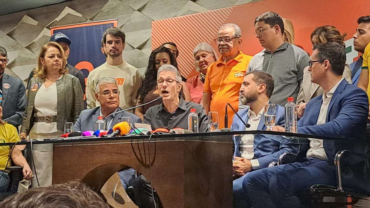 Terceira via tem metade dos votos de Fl&aacute;vio Bolsonaro