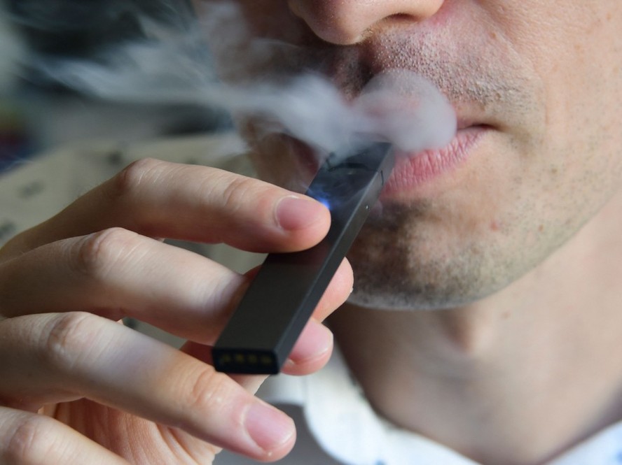 Medidas de combate ao uso de cigarros eletr&ocirc;nicos nas escolas