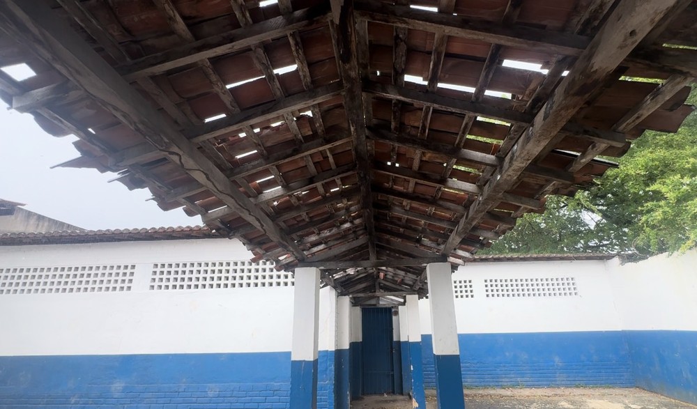 Desabamento de teto em escola