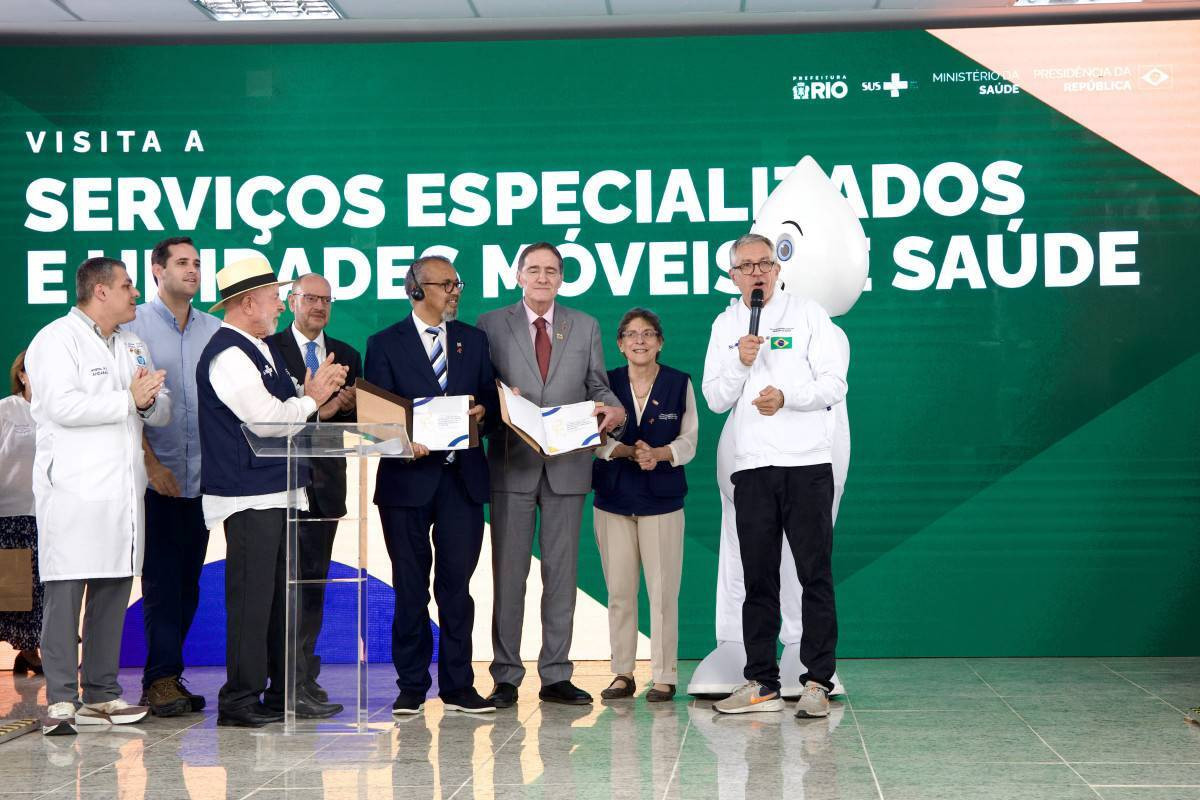Lula e diretor da OMS visitam Centro de Radioterapia do Hospital Federal do Andara&iacute;, no Rio