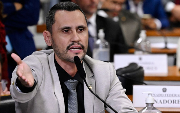 Cleitinho apoia Fl&aacute;vio, mas diverge sobre fim da escala 6x1
