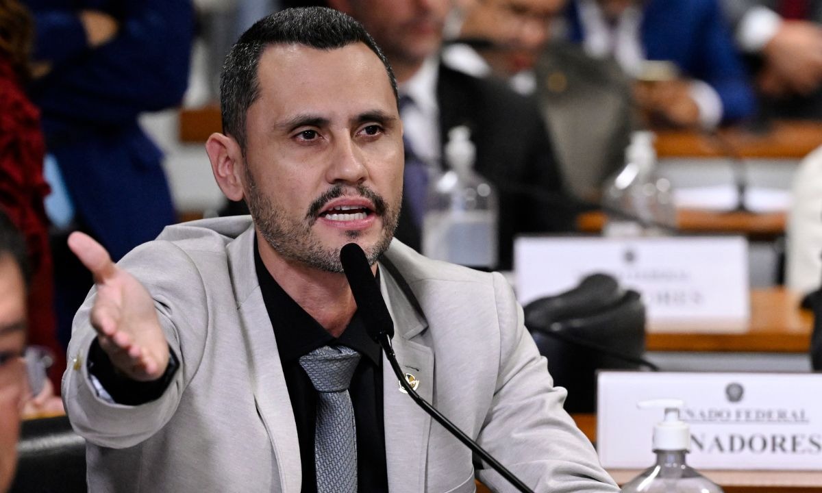 Cleitinho apoia Fl&aacute;vio, mas diverge sobre fim da escala 6x1