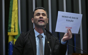 Indecis&atilde;o de Cleitinho empaca direita em Minas