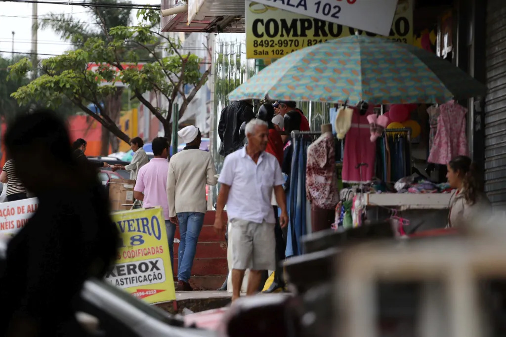 BRASILIANAS | Com&eacute;rcio do DF movimenta R$ 132,2 bilh&otilde;es em 2024, mas enfrenta desafios de produtividade, sal&aacute;rios e participa&ccedil;&atilde;o regional, diz IBGE