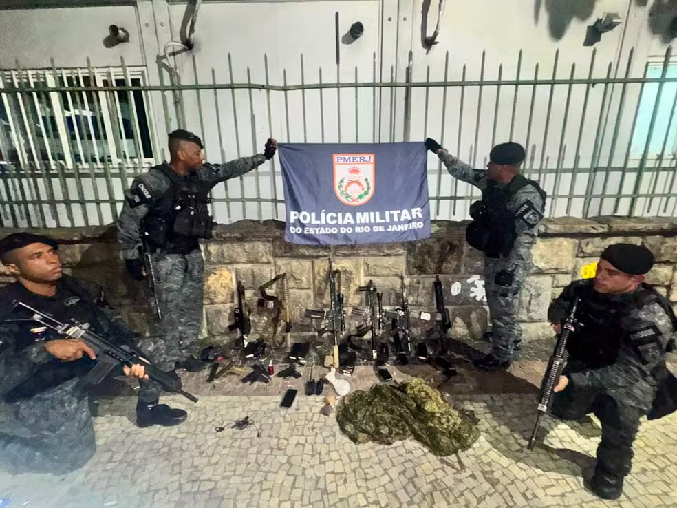 Persegui&ccedil;&atilde;o na Avenida Brasil termina com cinco mortos; um PM n&atilde;o resistiu