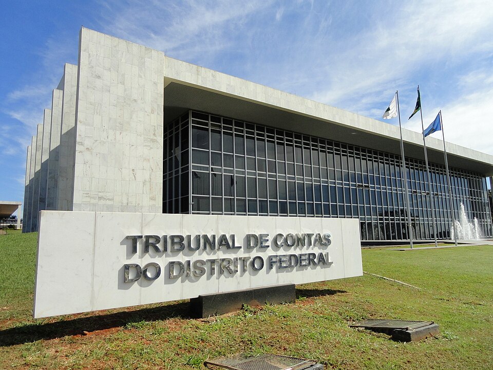 TCDF abre concurso com 10 vagas para analista