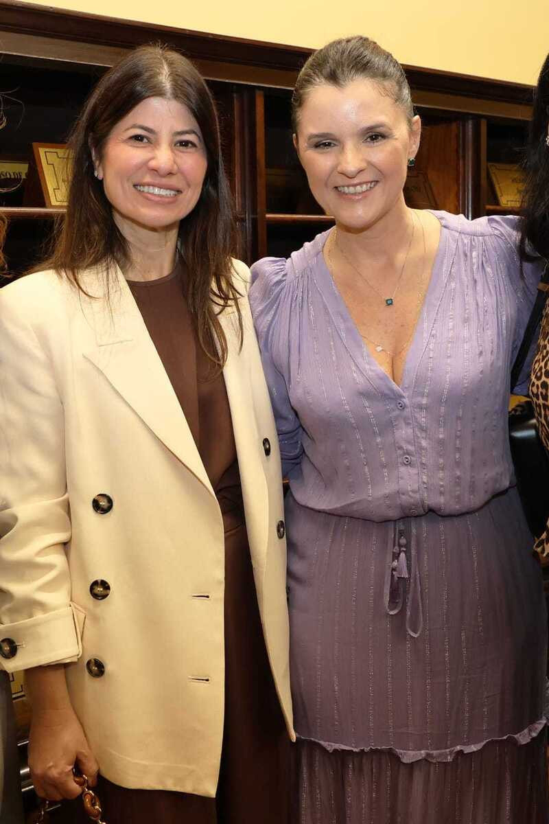 Mariana e Tati Ferreira com a desembargadora Tathiana de Carvalho Costa