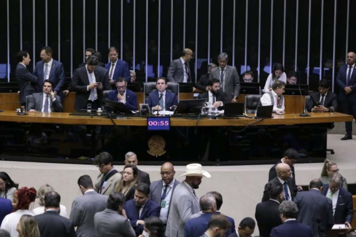 C&acirc;mara instala comiss&atilde;o para analisar PEC que prev&ecirc; redu&ccedil;&atilde;o da maioridade penal