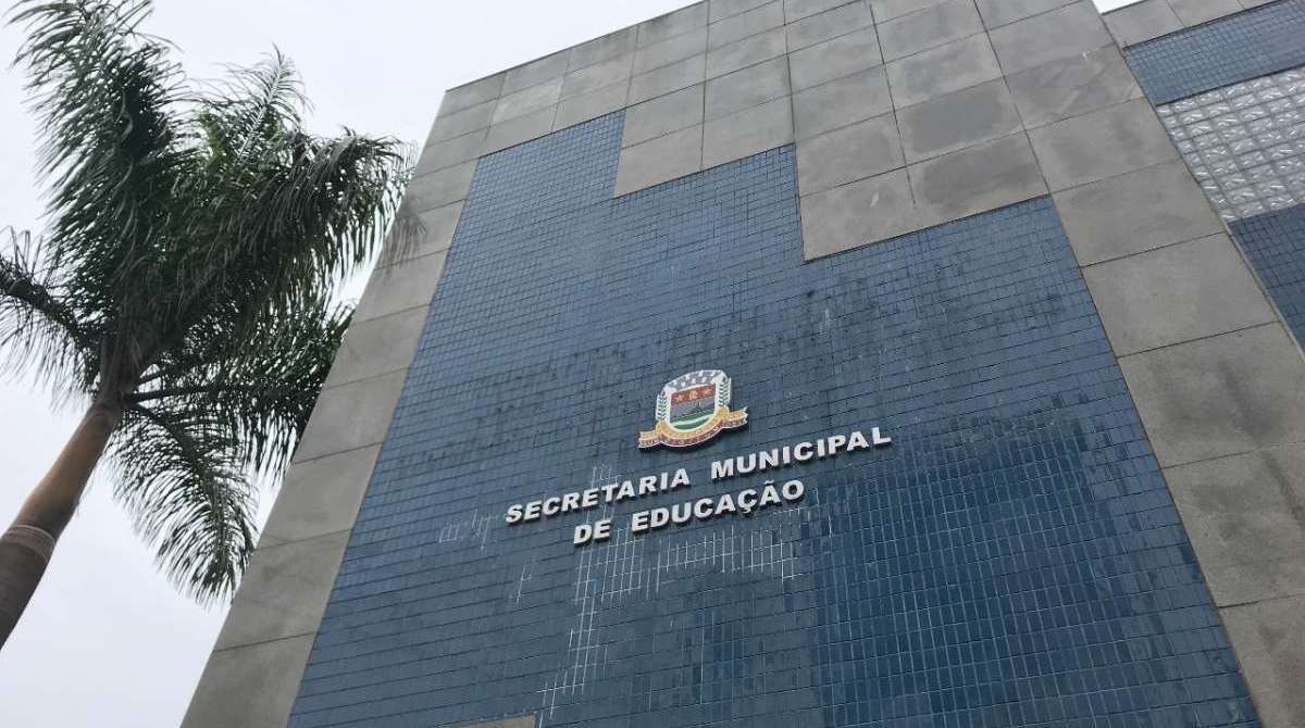 Compra de uniformes &eacute; prorrogada por 60 dias em Teres&oacute;polis