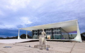 Esplanada tem seguran&ccedil;a refor&ccedil;ada e acesso restrito para sess&atilde;o no STF