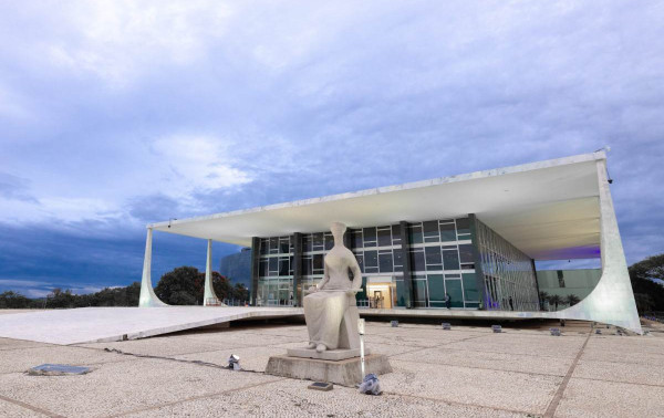Esplanada tem seguran&ccedil;a refor&ccedil;ada e acesso restrito para sess&atilde;o no STF