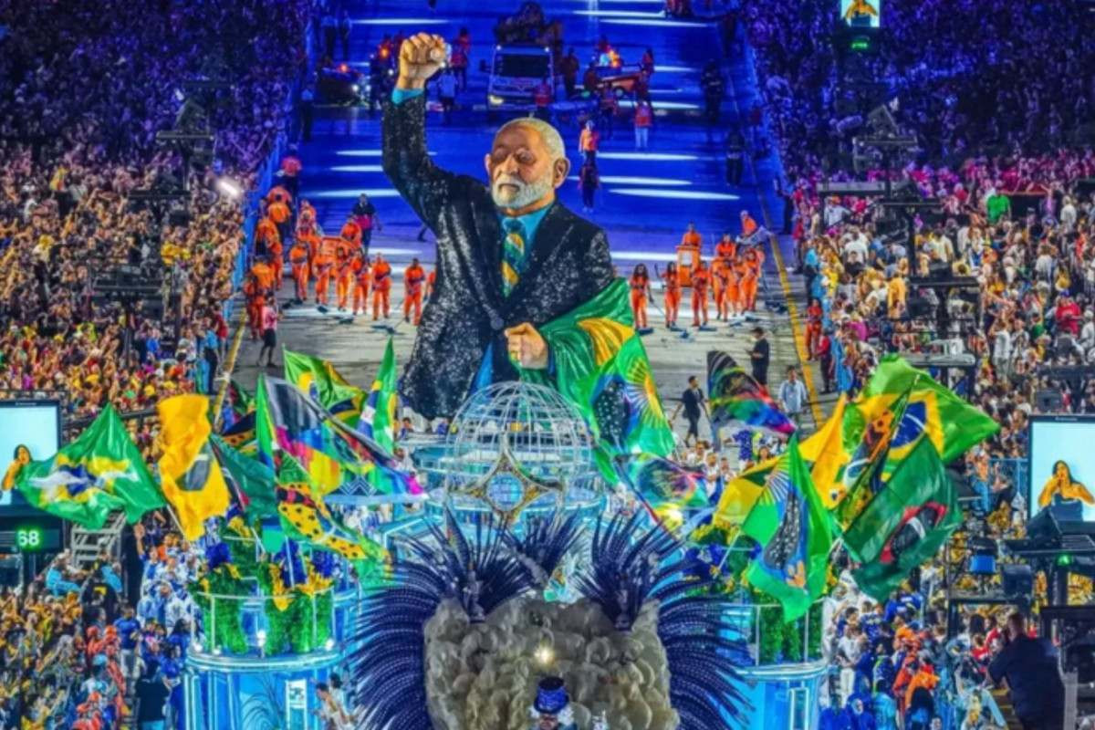 TSE aceita a&ccedil;&atilde;o de Fl&aacute;vio Bolsonaro contra Lula por desfile de escola de samba