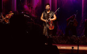 &lsquo;Rock Concert&rsquo; une violino, orquestra e cl&aacute;ssicos da m&uacute;sica