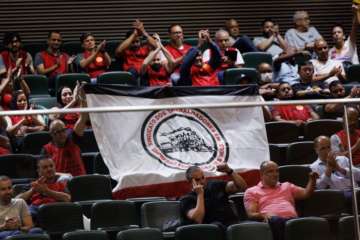 Tarc&iacute;sio sanciona lei que permite absor&ccedil;&atilde;o de funcion&aacute;rios da CPTM