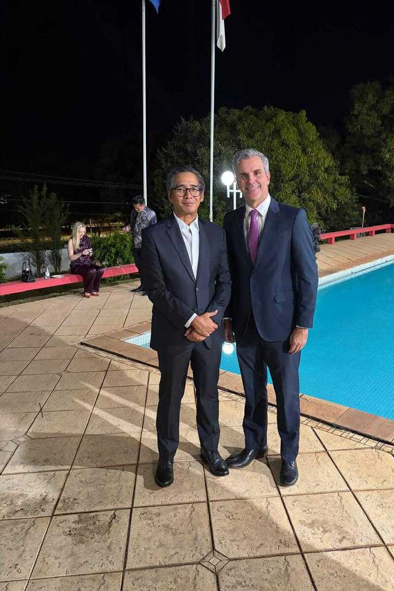 O diretor-geral do Correio da Manhã, Sergio Nery, com o embaixador da Indonésia, Andhika Chrisnayudhanto, durante o evento