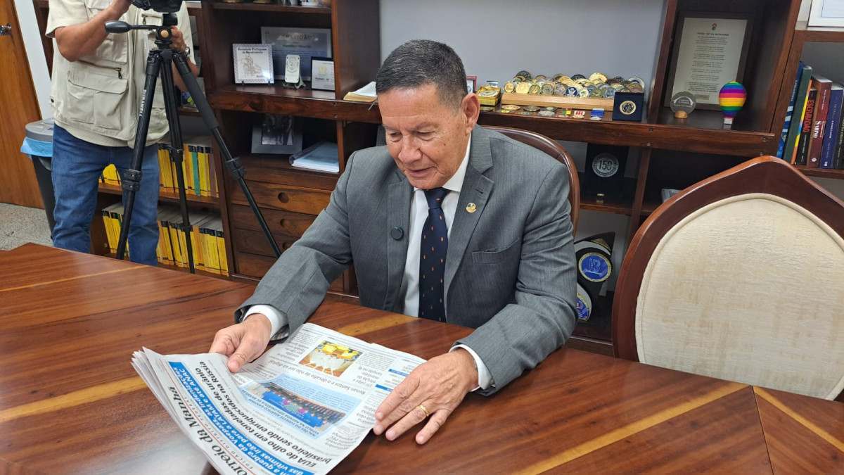 "Comandante do Ex&eacute;rcito que disse n&atilde;o a Bolsonaro n&atilde;o foi covarde"