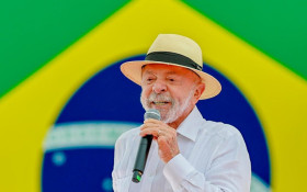 Lula defende mais recursos para Defesa e faz aceno aos militares