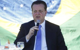 Centr&atilde;o aposta no voto distrital misto