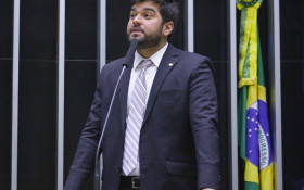 Projeto prev&ecirc; energia solar em escolas e unidades p&uacute;blicas de sa&uacute;de