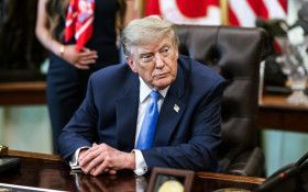 Trump endurece press&atilde;o sobre Putin e abre caminho para tarifas de at&eacute; 100% contra parceiros da R&uacute;ssia
