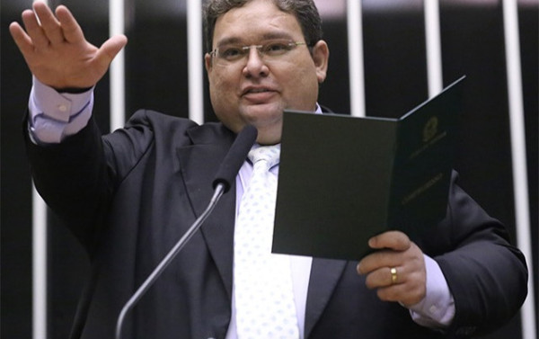 Projeto de lei sobre licen&ccedil;a-pr&ecirc;mio segue aguardando despacho na C&acirc;mara