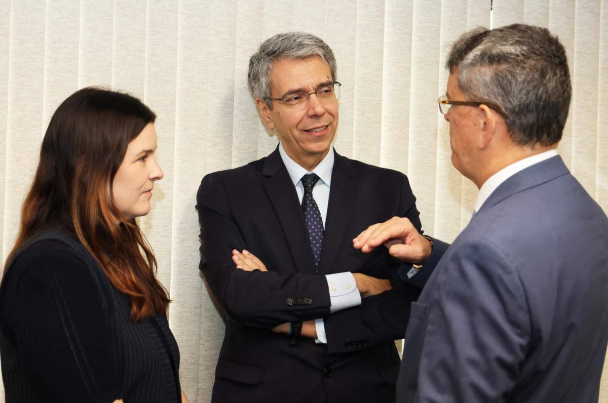 Os desembargadores Claudio de Mello Tavares, Guilherme Calmon e Tathiana Costa