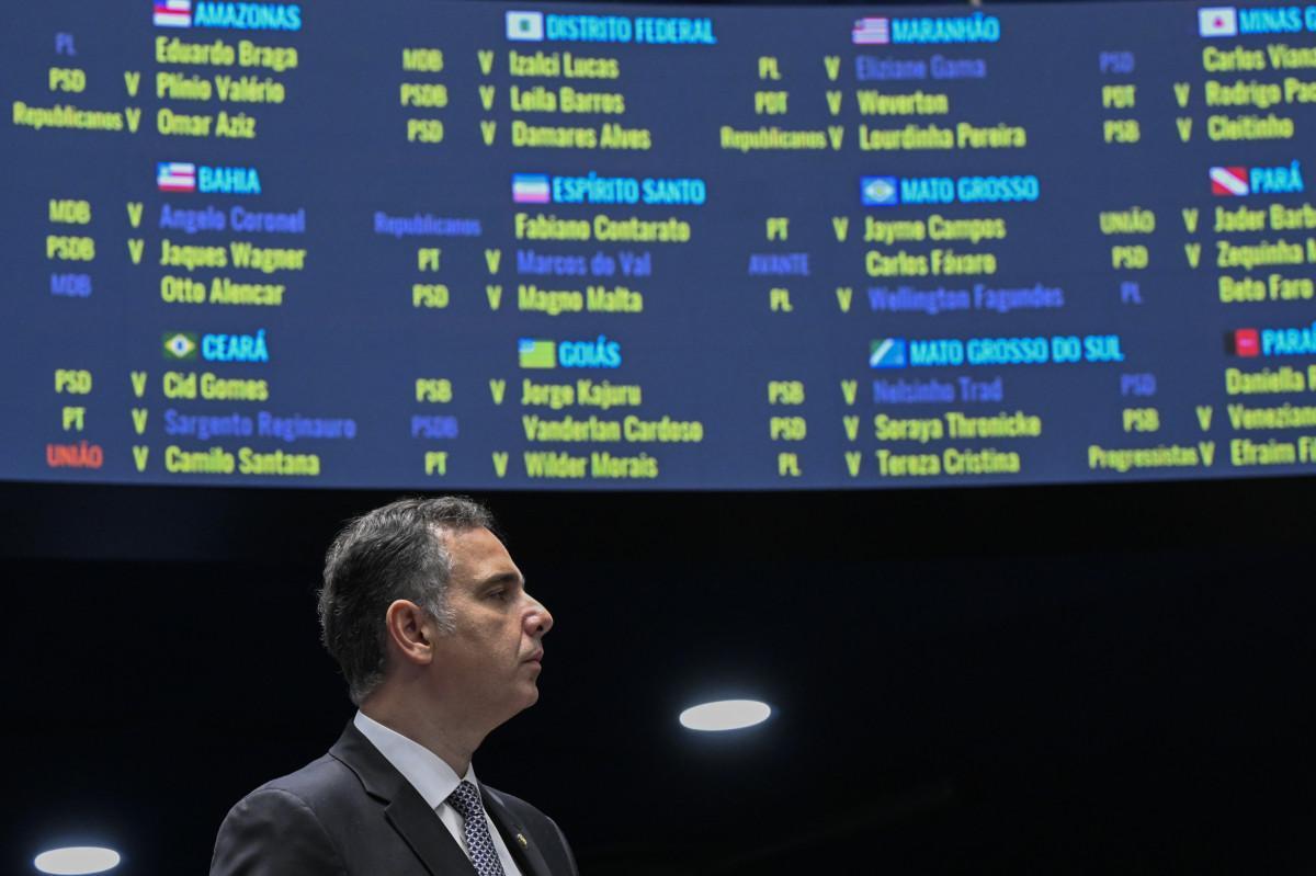 Com sa&iacute;da de Bruno Dantas, Senado aprova Rodrigo Pacheco ao TCU