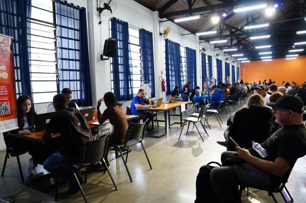 Guarulhos faz mutir&atilde;o com mais de 2.000 vagas