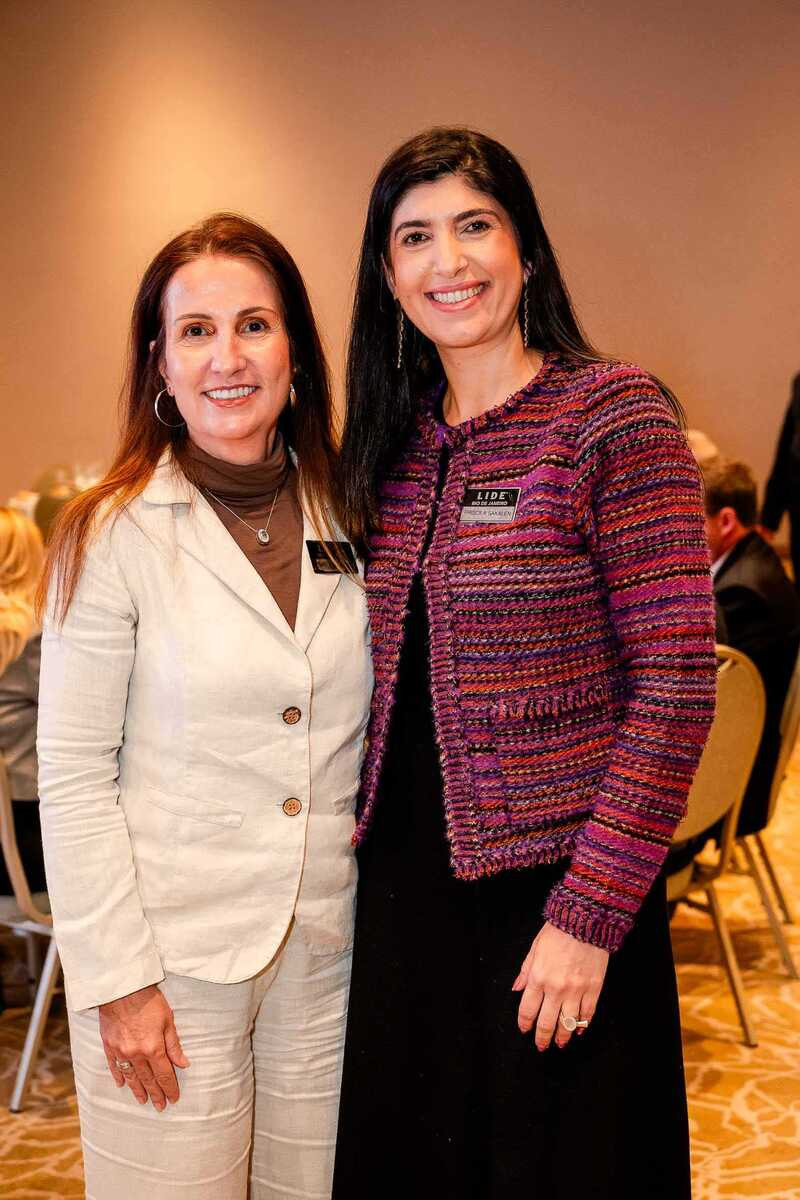 Carla Pinheiro, presidente da AJORIO, e a secretária de Estado de Transporte do RJ, Priscila Sakalen