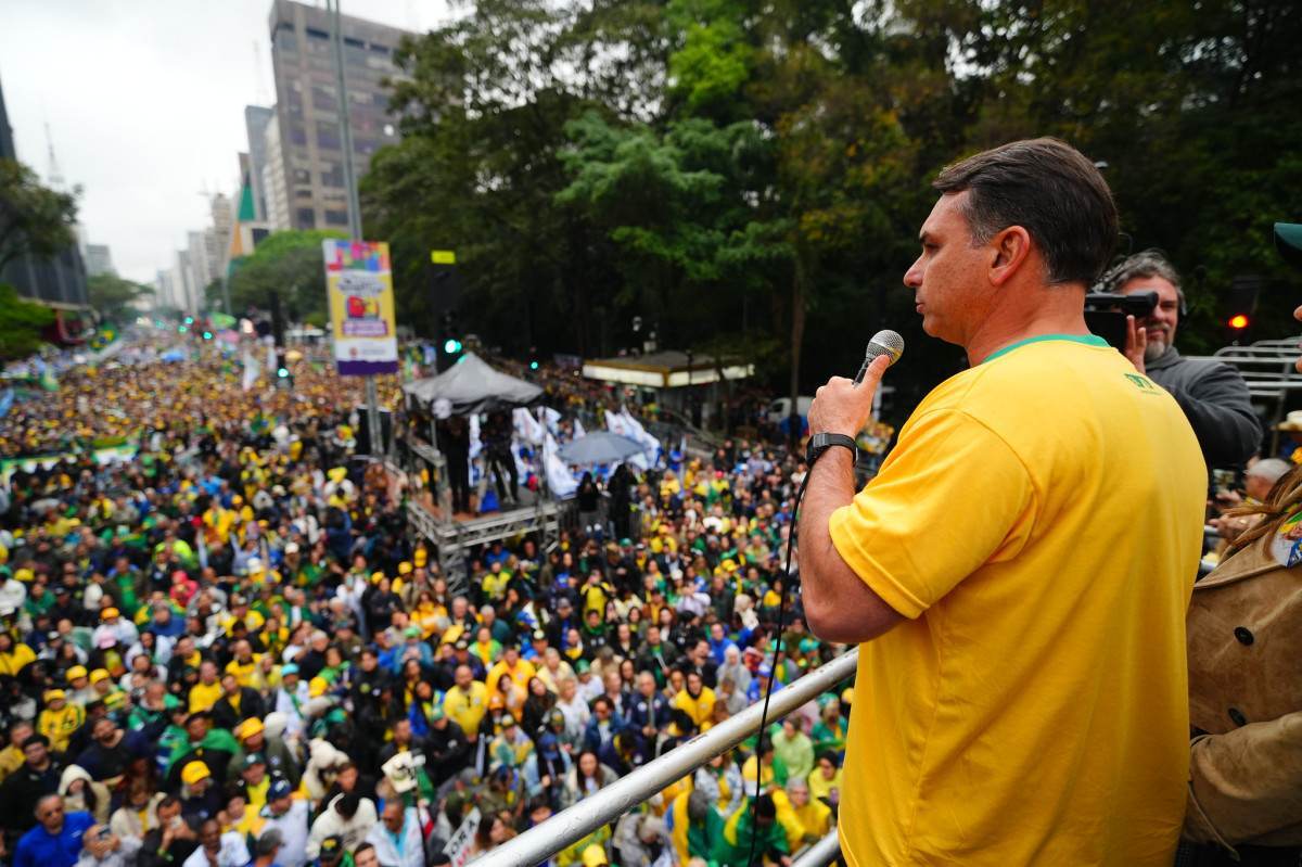 Fl&aacute;vio Bolsonaro mira Lula e Moraes em ato de 7 de Setembro na Paulista