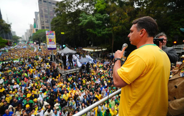 Coluna Magnavita | Bunker virou est&uacute;dio da direita