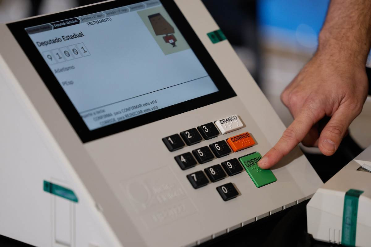 Saiba quais se&ccedil;&otilde;es eleitorais continuaram abertas ap&oacute;s as 17h e onde vota&ccedil;&atilde;o foi encerrada