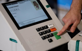 Saiba quais se&ccedil;&otilde;es eleitorais continuaram abertas ap&oacute;s as 17h e onde vota&ccedil;&atilde;o foi encerrada