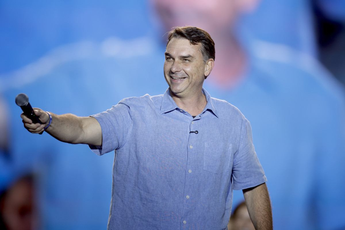 PT aciona TSE para tirar do ar "TV 24 horas" de Fl&aacute;vio Bolsonaro