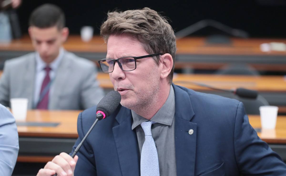 Opera&ccedil;&atilde;o sobre Dark Horse muda foco em meio &agrave; crise no STF