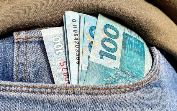 INPC tem varia&ccedil;&atilde;o negativa em agosto e soma 3,98% em 12 meses