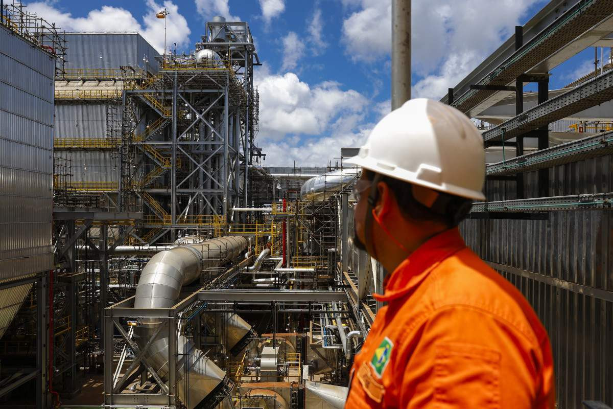 Petrobras recebe R$ 2,6 bi: diesel fica mais barato?