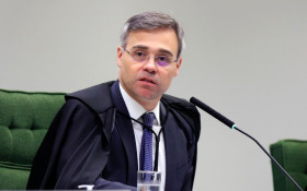 Andr&eacute; Mendon&ccedil;a levanta sigilo de pagamentos de Daniel Vorcaro