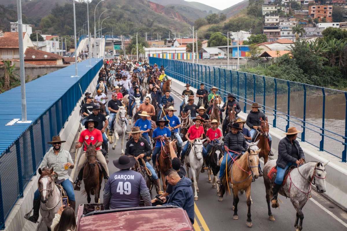 Cavalgada re&uacute;ne mais de 450 cavalos em Barra do Pira&iacute;