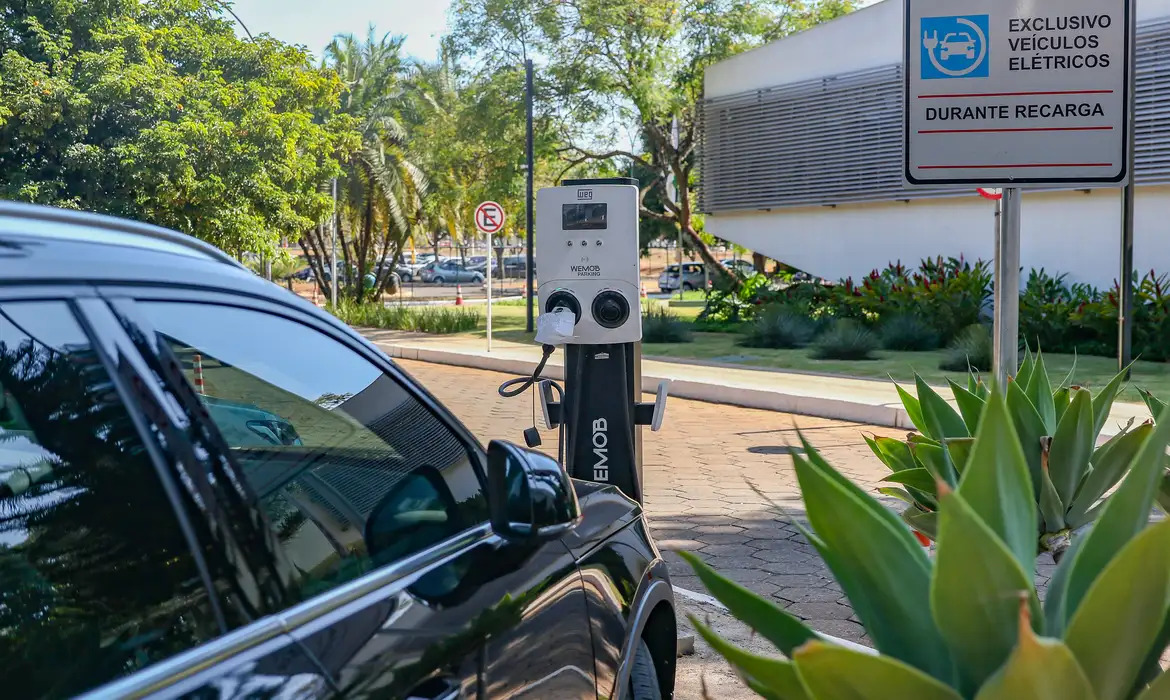 SP tem 56 mil carros el&eacute;tricos e capital concentra 31% da frota estadual