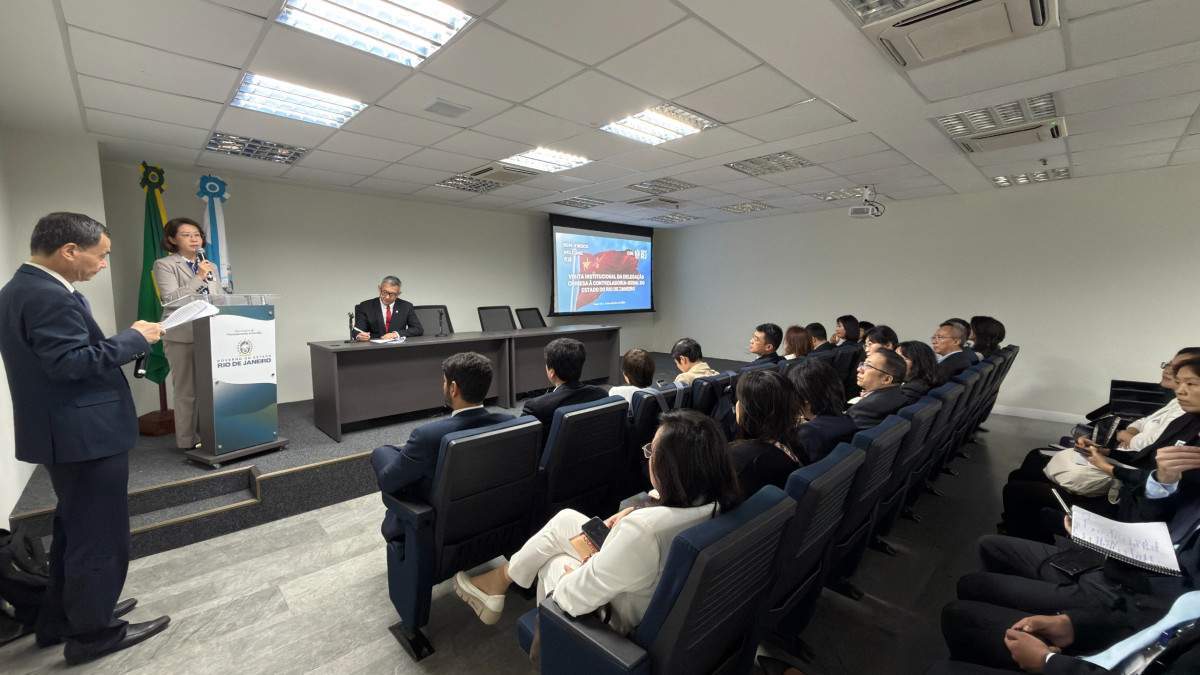 CGE‑RJ faz com interc&acirc;mbio sobre auditoria ambiental com chineses