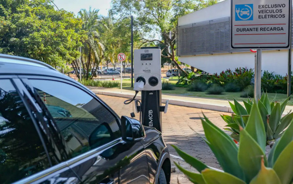 SP tem 56 mil carros el&eacute;tricos e capital concentra 31% da frota estadual