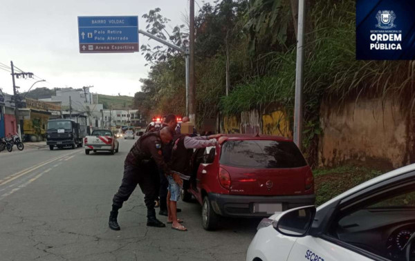 Motorista embriagado &eacute; detido ap&oacute;s manobras arriscadas em avenida