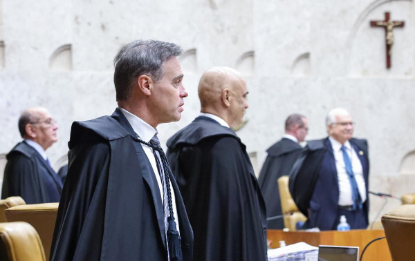 Mendon&ccedil;a parte para o contra‑ataque e acusa Moraes de denuncia&ccedil;&atilde;o caluniosa