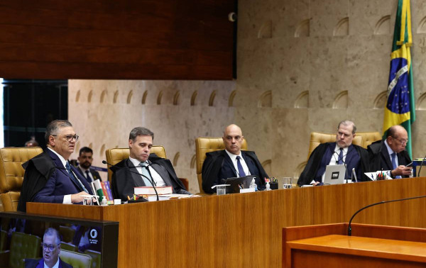 Coluna Magnavita | Sess&atilde;o do STF virou assembleia estudantil
