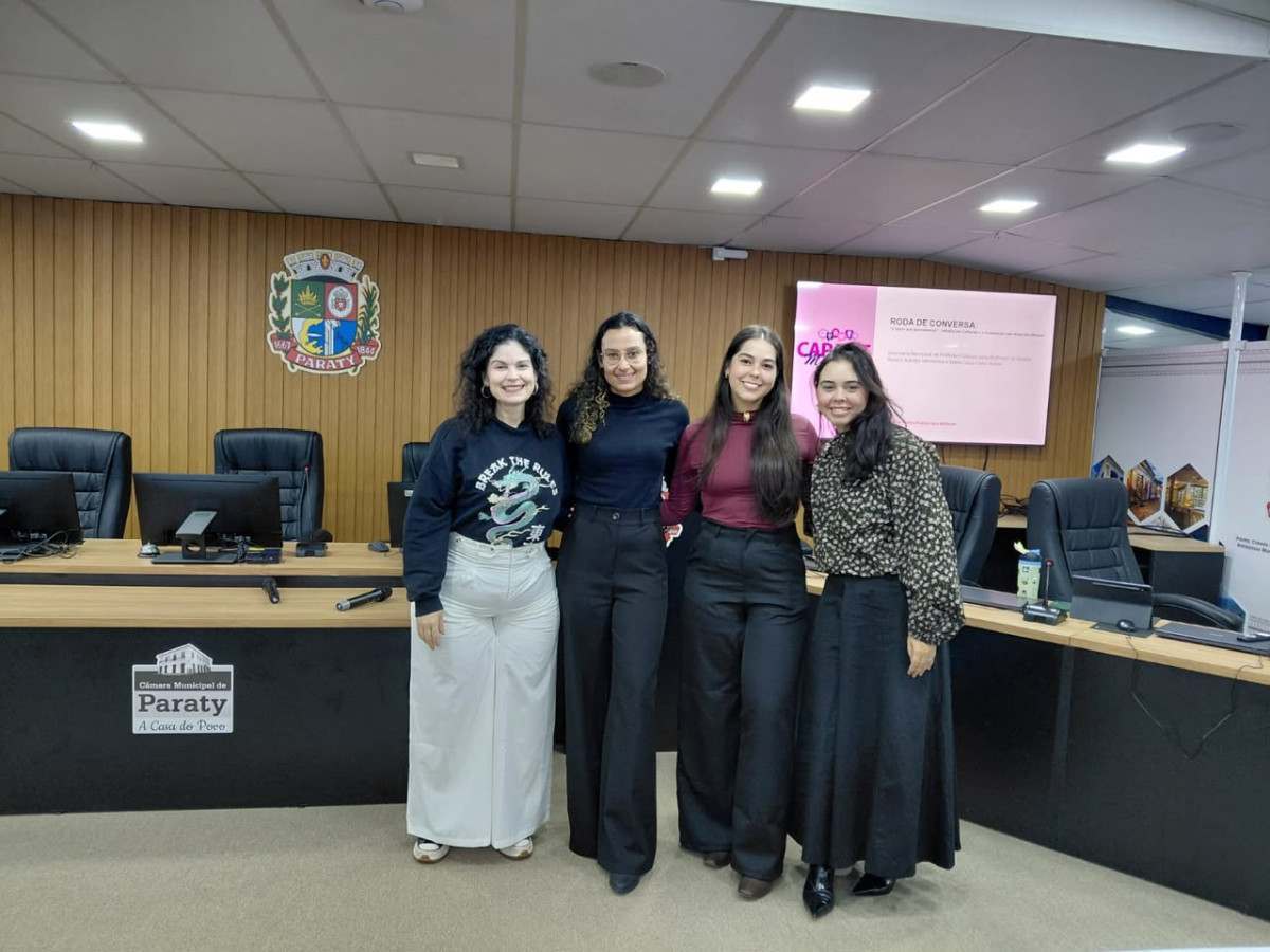 Equipe de atendimento &agrave;s mulheres de Itatiaia em curso