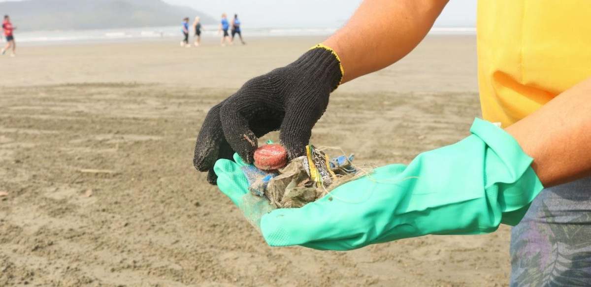 Praias de cinco estados recebem mutir&otilde;es de limpeza